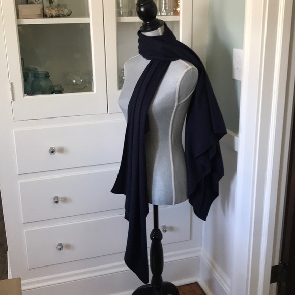 NWT Navy Uniqlo cape scarf wrap stole sold out - Picture 2 of 7